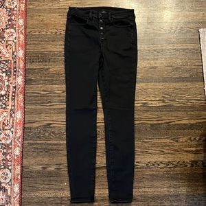 NWOT black button jeggings